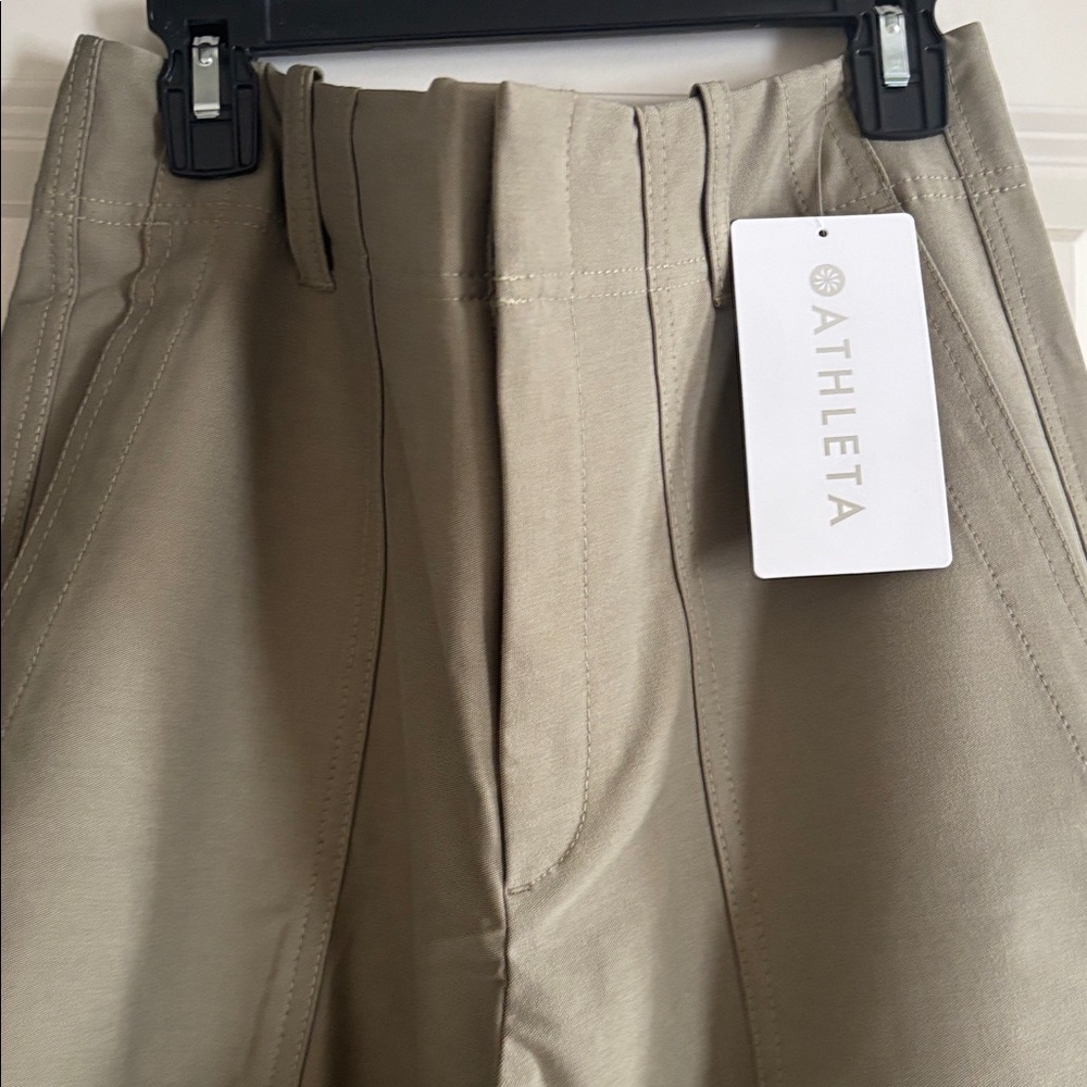 Athleta Skyline High Rise Barrel leg pants in Olive Branch green size 12 NWT 🫒